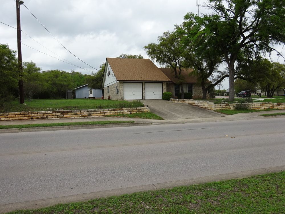 Office For Lease: 1901 W New Hope Dr, Cedar Park, TX 78613